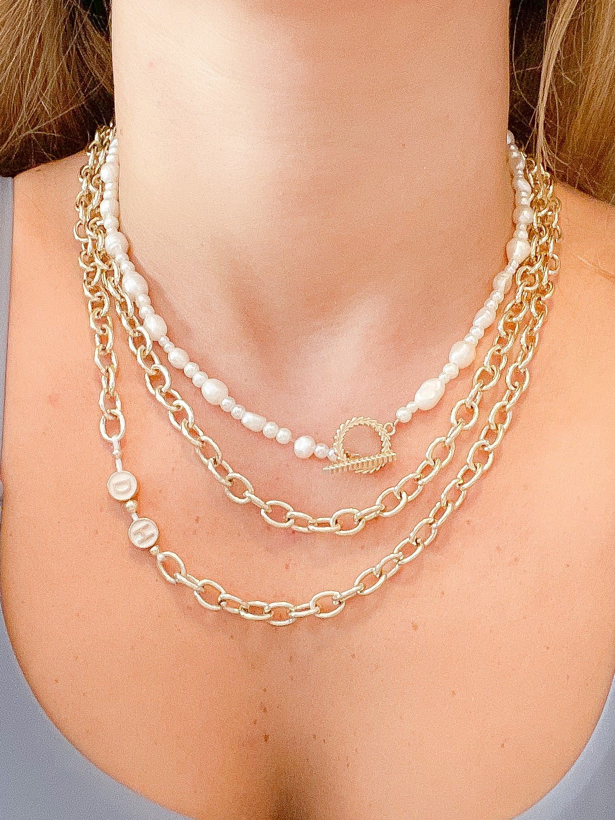 PEARLY GIRLY NECKLACE